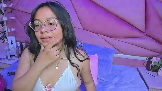 Snapshot of _Violeta_18 chatting on 09-21-25, 03:52 Violeta 18 online show from 09-21-25, 03:52