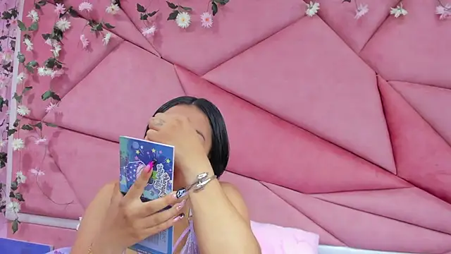 Snapshot of _Violeta_18 chatting on 10-11-25, 03:17 Violeta 18 online show from 10-11-25, 03:17