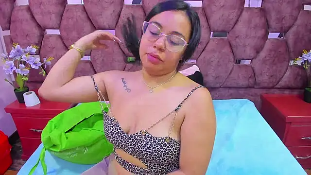 Snapshot of _Violeta_18 chatting on 11-11-25, 02:55 Violeta 18 online show from 11-11-25, 02:55