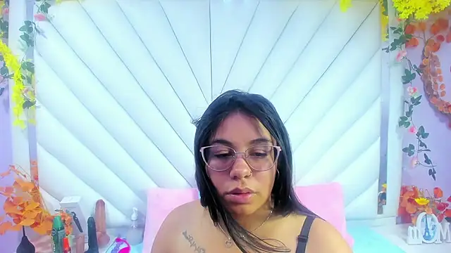 Snapshot of _Violeta_18 chatting on 11-14-25, 03:05 Violeta 18 online show from 11-14-25, 03:05