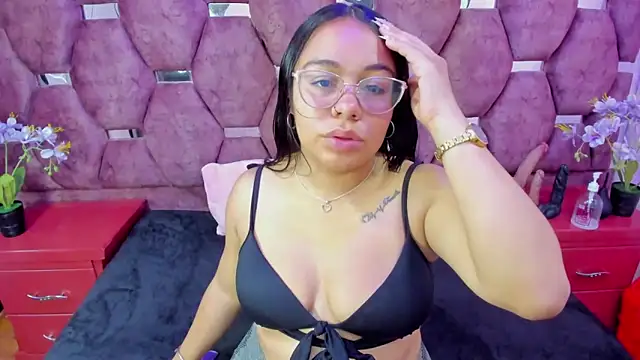 Snapshot of _Violeta_18 chatting on 11-25-25, 02:55 Violeta 18 online show from 11-25-25, 02:55