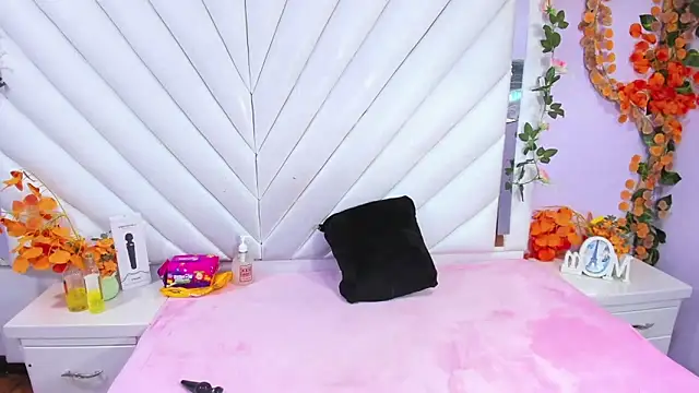 Snapshot of _Violeta_18 chatting on 12-14-25, 03:23 Violeta 18 online show from 12-14-25, 03:23