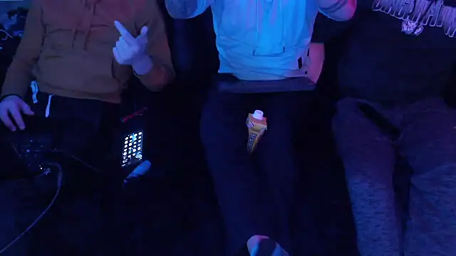 Snapshot of weknowourworth6999 chatting on 01-19-26, 05:33 weknowourworth6999 online show from 01-19-26, 05:33