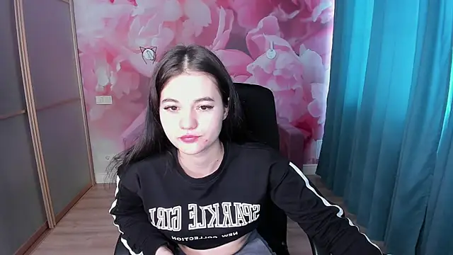 Snapshot of ElinaMils chatting on 03-18-25, 06:36 ElinaMils online show from 03-18-25, 06:36