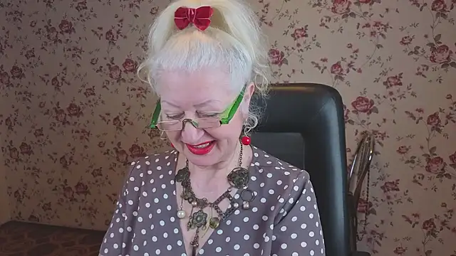 Maya Mayflower online show from 01-13-26, 03:12