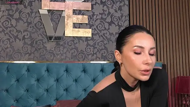 Snapshot of Vanessao1 chatting on 05-25-26, 02:34 Vanessao1 online show from 05-25-26, 02:34