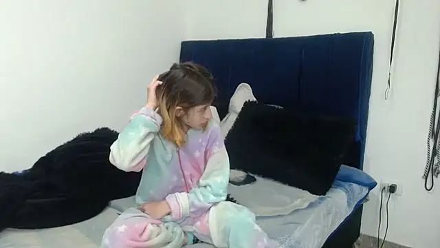 KratosAfroditacs online show from 10-21-25, 12:44