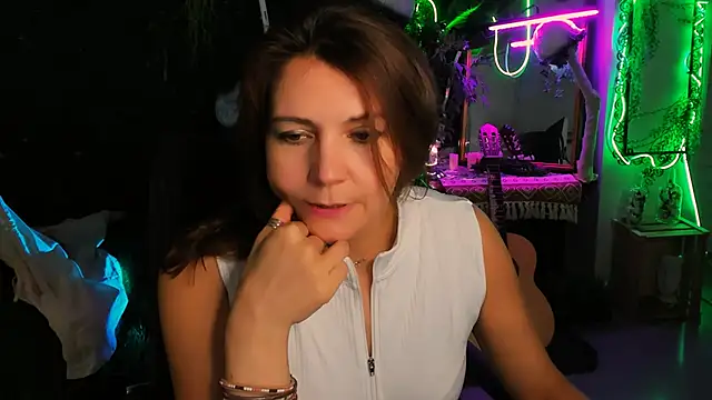 NicoleHitman online show from 11-26-25, 09:32