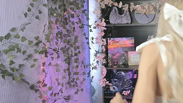 Snapshot of MelissaMillton chatting on 03-05-25, 02:57 MelissaMillton online show from 03-05-25, 02:57