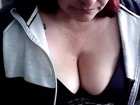 BiancaSteel online show from 11-13-25, 01:10