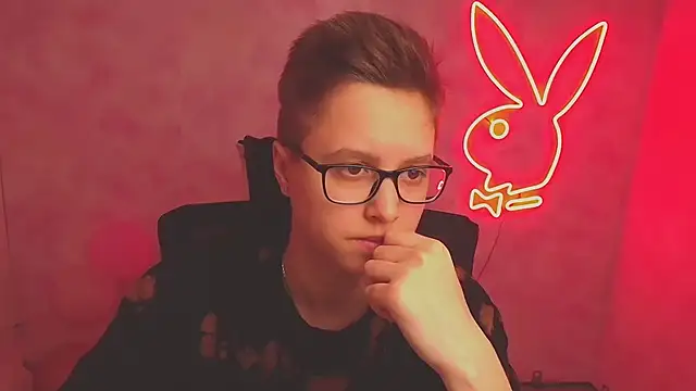 Snapshot of Bella_Swannn chatting on 03-12-25, 12:57 Bella Swannn online show from 03-12-25, 12:57