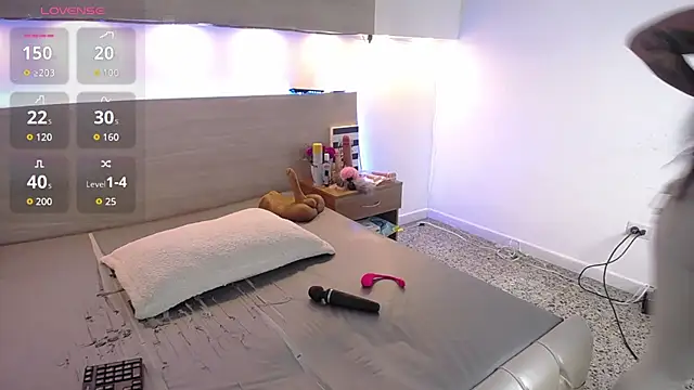 Cristal Velle online show from 10-06-25, 12:24