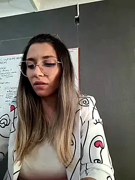 Isabella Varella online show from 03-05-25, 05:08