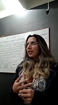 Isabella Varella online show from 03-11-25, 05:02