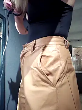 Isabella Varella online show from 09-17-25, 12:51