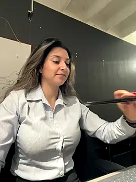 Isabella Varella online show from 12-01-25, 12:32