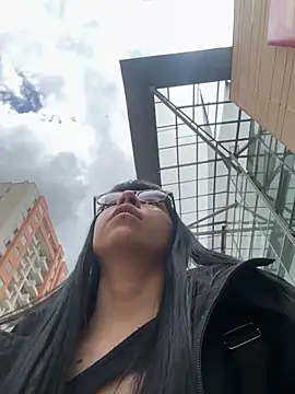 Snapshot of Saraa_Desiree chatting on 09-25-25, 04:32 Saraa Desiree online show from 09-25-25, 04:32