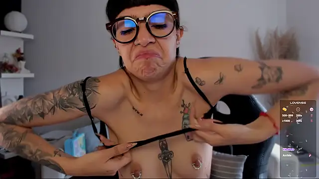 Saraa Desiree online show from 01-10-26, 04:42