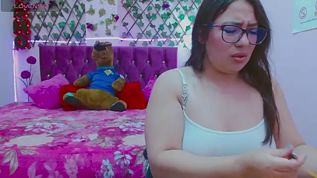 Snapshot of Anny__cute chatting on 09-21-25, 09:27 Anny cute online show from 09-21-25, 09:27