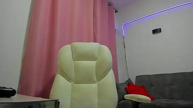 gaaby foxx online show from 10-21-25, 01:34