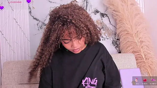 SarahLynn7 online show from 04-22-26, 07:15