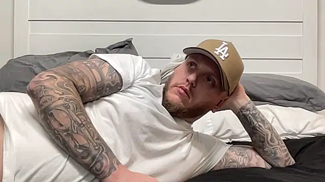 Snapshot of Thegreatwhitepipe chatting on 11-04-25, 11:20 Thegreatwhitepipe online show from 11-04-25, 11:20