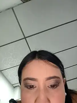 Snapshot of mialorents chatting on 10-10-25, 06:29 mialorents online show from 10-10-25, 06:29