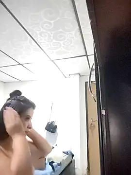 Snapshot of mialorents chatting on 11-02-25, 01:46 mialorents online show from 11-02-25, 01:46