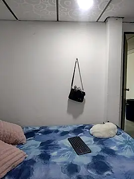 Snapshot of mialorents chatting on 11-07-25, 07:58 mialorents online show from 11-07-25, 07:58