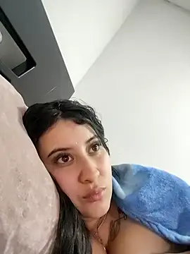 Snapshot of mialorents chatting on 11-10-25, 10:20 mialorents online show from 11-10-25, 10:20