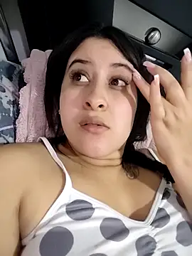 Snapshot of mialorents chatting on 11-18-25, 01:33 mialorents online show from 11-18-25, 01:33