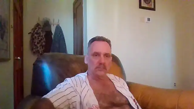 Snapshot of HunkofRock chatting on 11-11-25, 06:41 HunkofRock online show from 11-11-25, 06:41