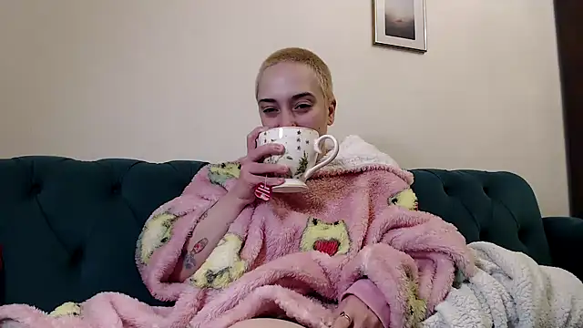 Snapshot of OllympeKaii chatting on 03-05-25, 07:49 OllympeKaii online show from 03-05-25, 07:49