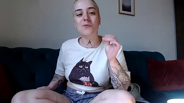 Snapshot of OllympeKaii chatting on 03-08-25, 01:03 OllympeKaii online show from 03-08-25, 01:03