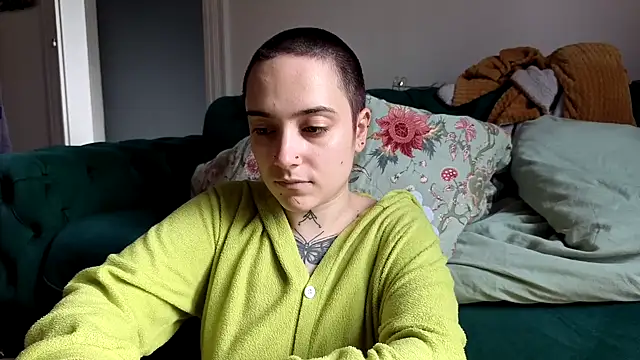 Snapshot of OllympeKaii chatting on 11-11-25, 12:49 OllympeKaii online show from 11-11-25, 12:49