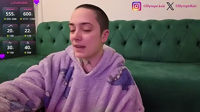 Snapshot of OllympeKaii chatting on 12-17-25, 04:13 OllympeKaii online show from 12-17-25, 04:13