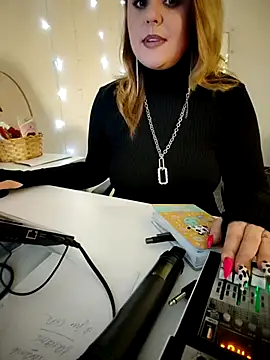 Juicy PeachLux online show from 03-12-25, 01:51