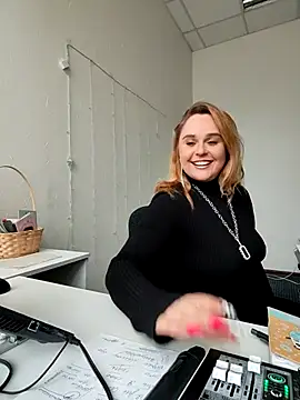 Juicy PeachLux online show from 03-17-25, 09:01