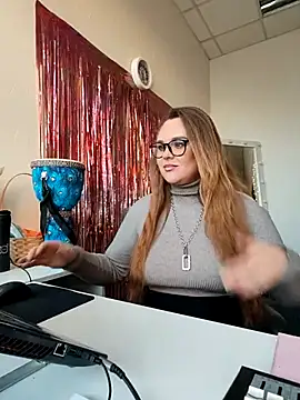 Juicy PeachLux online show from 11-26-25, 05:52