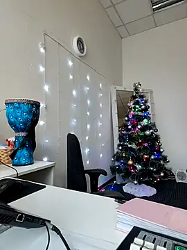 Juicy PeachLux online show from 12-14-25, 07:58