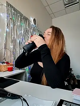 Juicy PeachLux online show from 01-11-26, 06:51