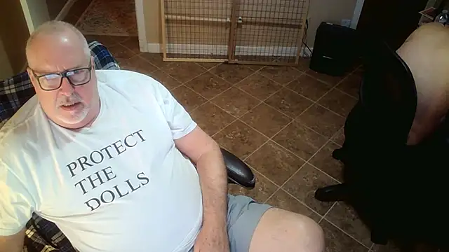 Snapshot of superbearboss chatting on 10-12-25, 03:16 superbearboss online show from 10-12-25, 03:16