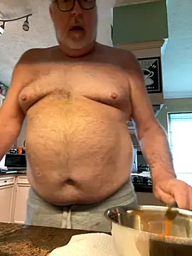 Snapshot of superbearboss chatting on 11-17-25, 04:57 superbearboss online show from 11-17-25, 04:57