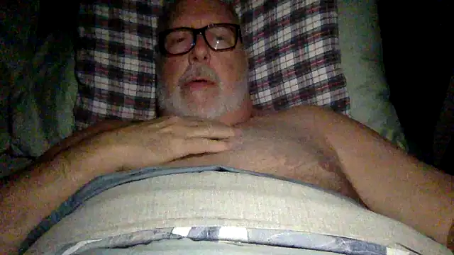 Snapshot of superbearboss chatting on 11-24-25, 06:57 superbearboss online show from 11-24-25, 06:57