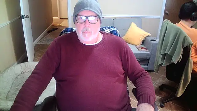 Snapshot of superbearboss chatting on 12-15-25, 08:13 superbearboss online show from 12-15-25, 08:13