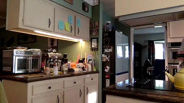 Snapshot of superbearboss chatting on 12-20-25, 03:30 superbearboss online show from 12-20-25, 03:30