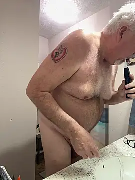 Snapshot of superbearboss chatting on 12-22-25, 11:35 superbearboss online show from 12-22-25, 11:35