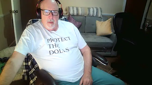 Snapshot of superbearboss chatting on 02-17-26, 02:08 superbearboss online show from 02-17-26, 02:08