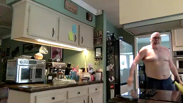 Snapshot of superbearboss chatting on 02-20-26, 04:40 superbearboss online show from 02-20-26, 04:40