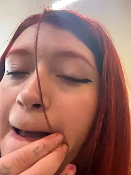 Karina Leon online show from 12-16-25, 08:47